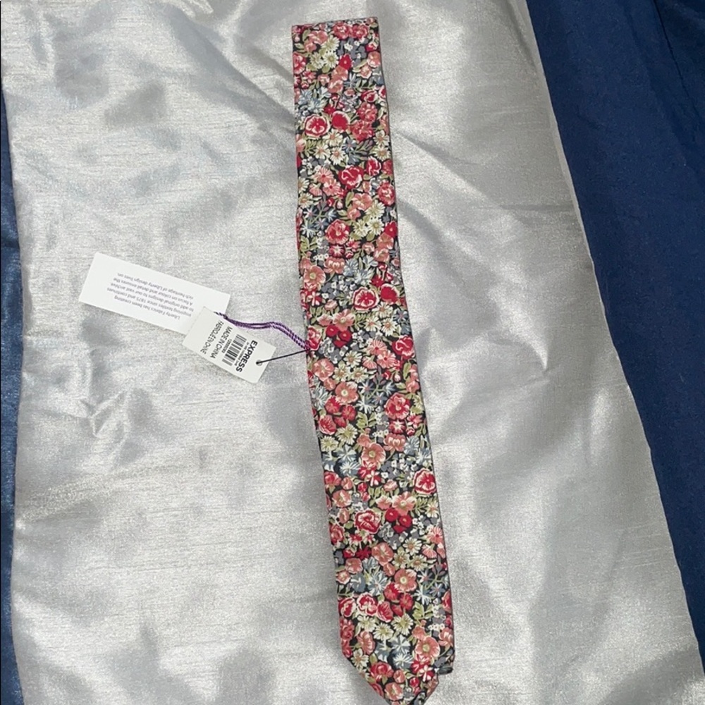Express men’s tie